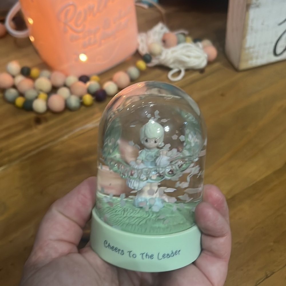 Precious Moments 1997  “Cheers To The Leader” Snowglobe